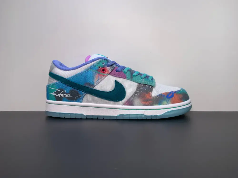 Nike x Futura Laboratories SB Dunk Low ‘Bleached Aqua’ 