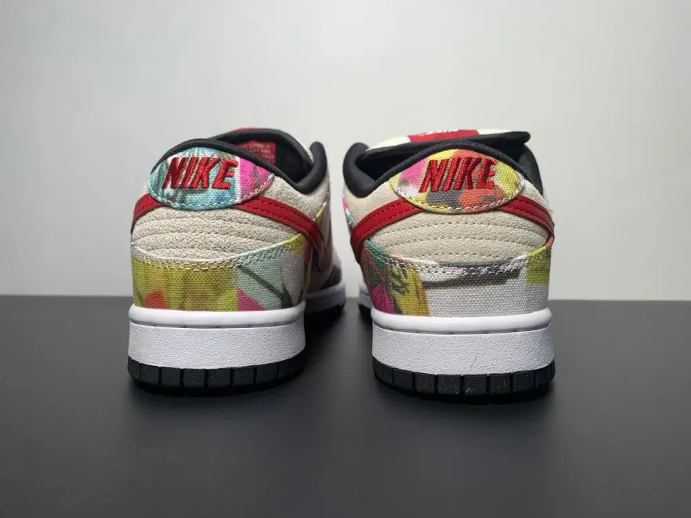 NIke SB Dunk Low Paris 