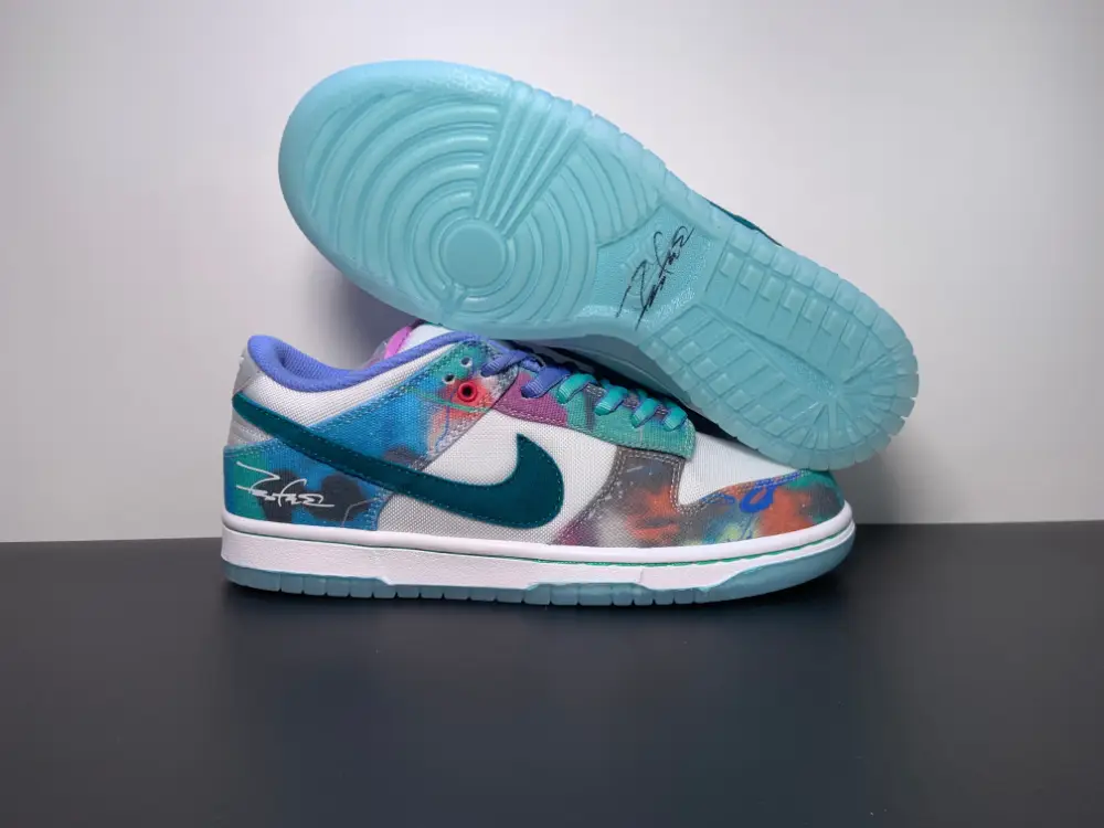 Nike x Futura Laboratories SB Dunk Low ‘Bleached Aqua’ 