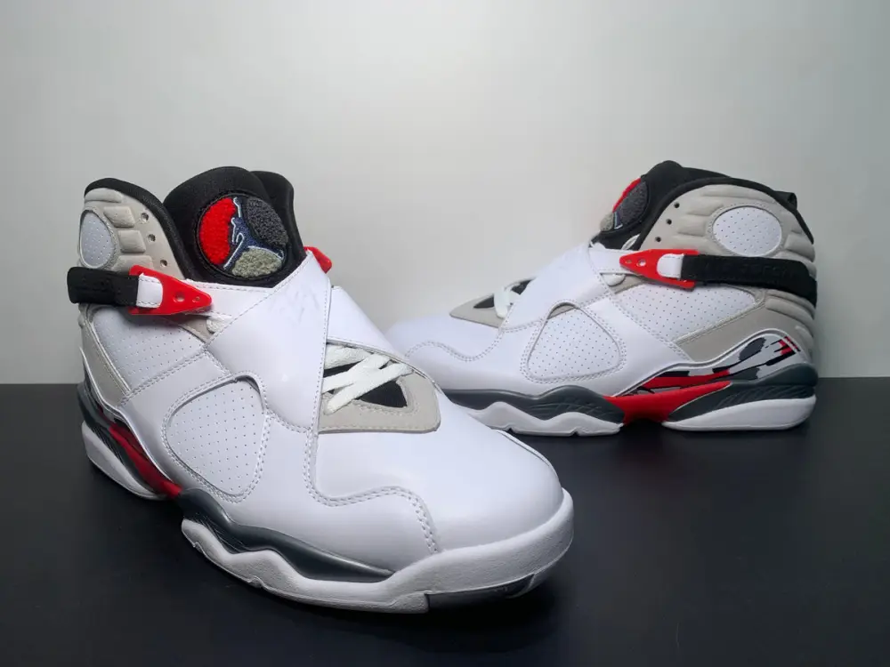 Air Jordan 8 Retro Bugs Bunny 
