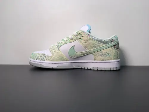 Nike SB Dunk Low Year Of The Dragon ''Steam Puppet'' 