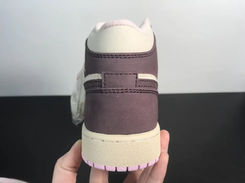 Air Jordan 1 Retro Mid 'Pro Purple' 