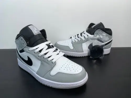 Air Jordan 1 Retro Mid ”Light Smoke Grey” 554724-078 