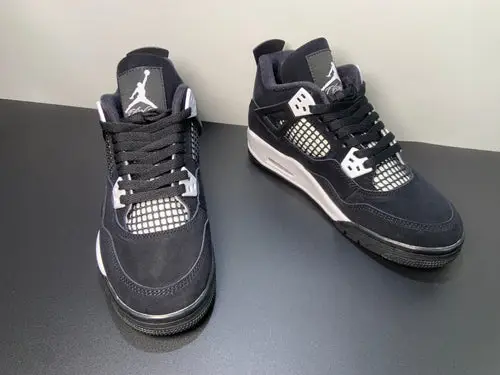 Air Jordan 4 “White Thunder” FQ8138-001 