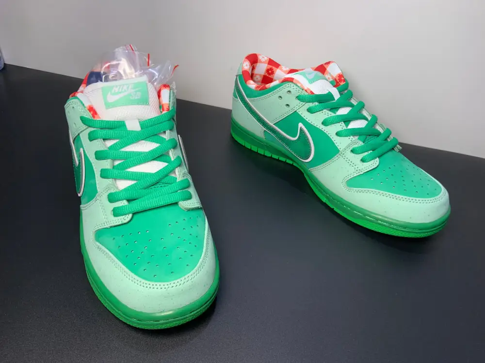 CONCEPTS × Nike Dunk SB Low Green Lobster 