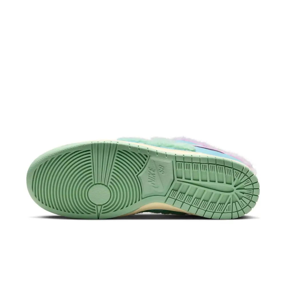 Nike x Verdy SB Dunk Low ‘Visty’ 