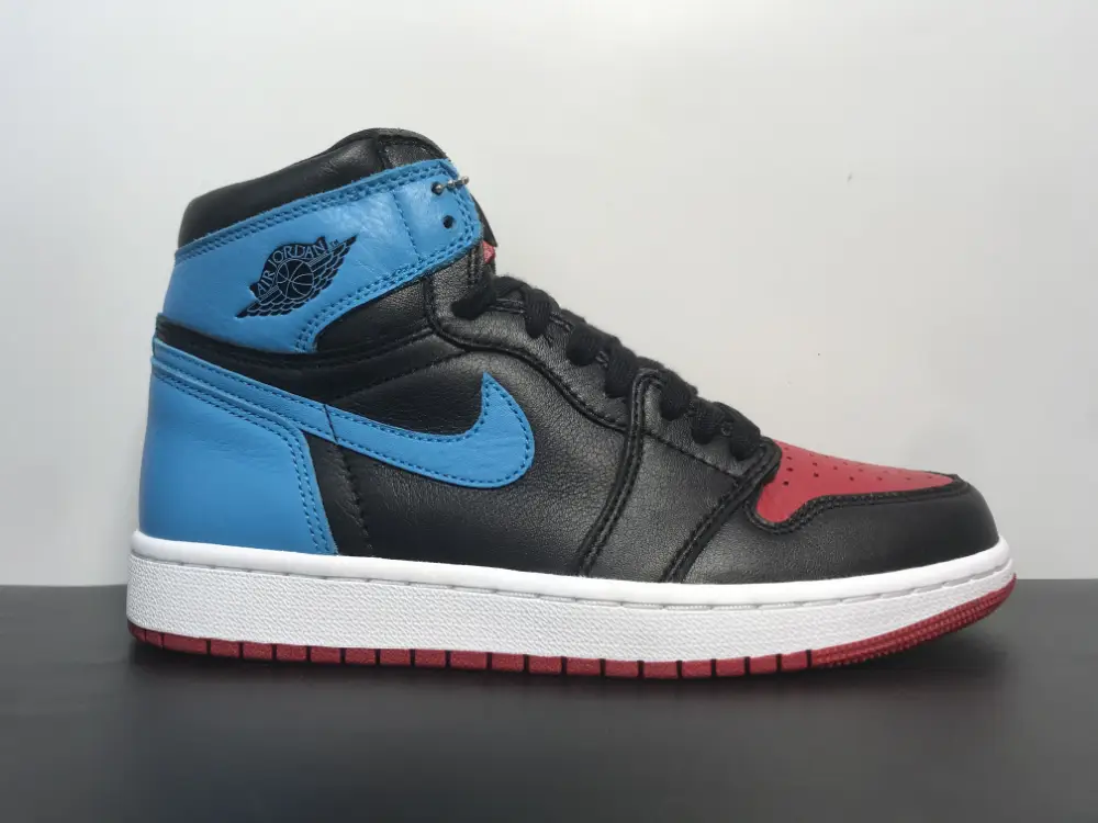 Air Jordan 1 WMNS UNC TO CHICAGO 