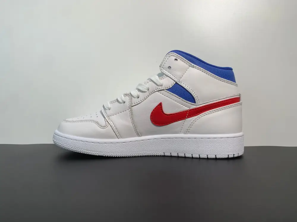 Air Jordan 1 Mid “University Red” 