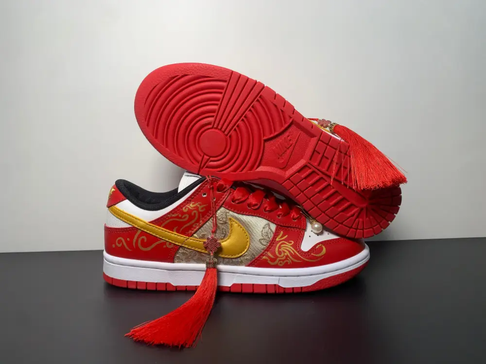 Nike SB Dunk Low Happy New Year FD9762-061 