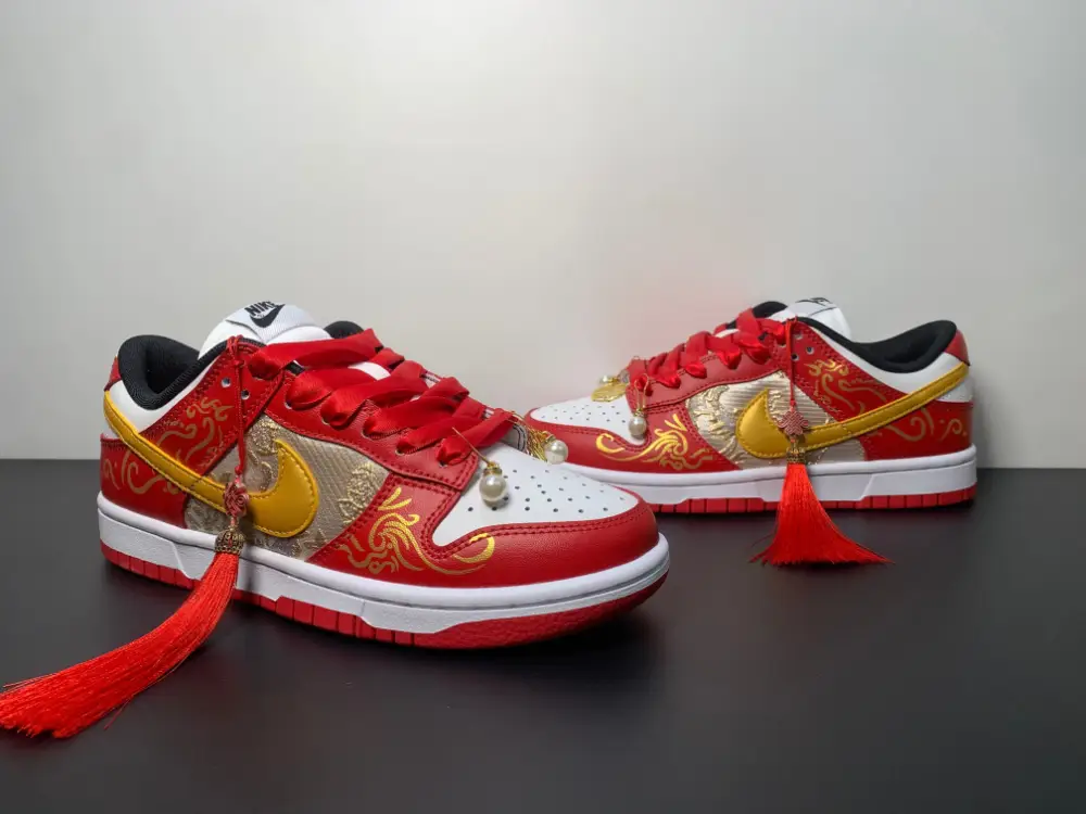 Nike SB Dunk Low Happy New Year FD9762-061 