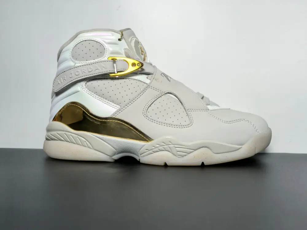 Air Jordan 8 Retro C&C Trophy 