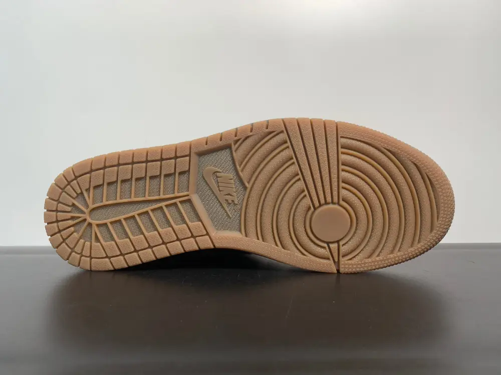 SoleFly x Air Jordan1 Low Carnivore DN3400-001 
