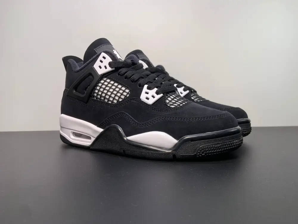 Air Jordan 4 “White Thunder” FQ8138-001 