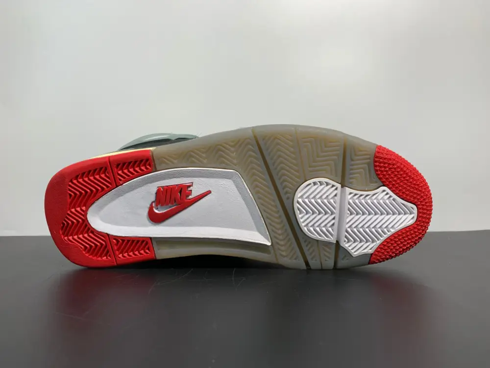 OFF-WHITE x Air Jordan 4 “Bred” CV9388-001 