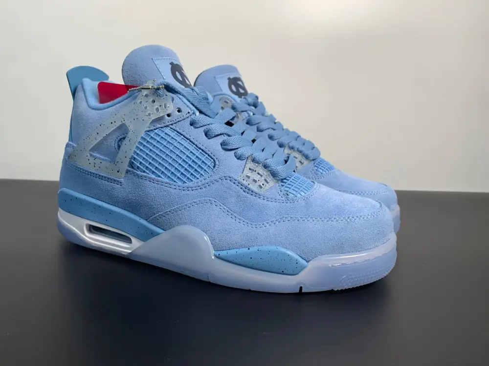 Air Jordan 4 Retro “UNC” PE Tar Heels 