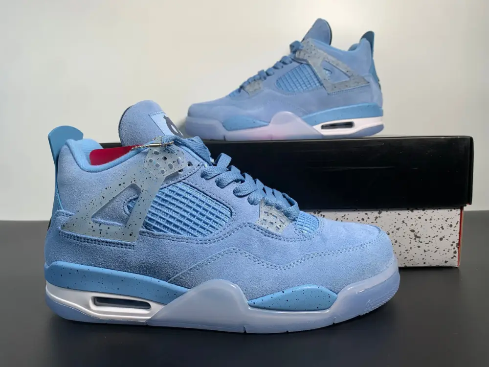 Air Jordan 4 Retro “UNC” PE Tar Heels 