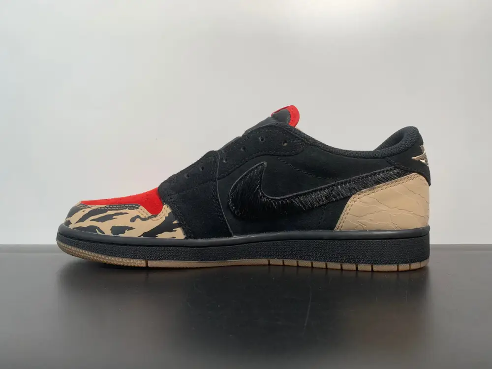 SoleFly x Air Jordan1 Low Carnivore DN3400-001 