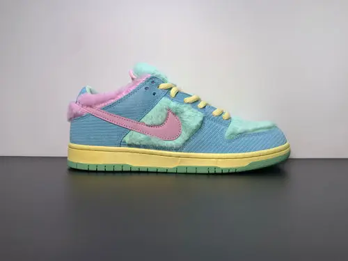 Nike x Verdy SB Dunk Low ‘Visty’ 