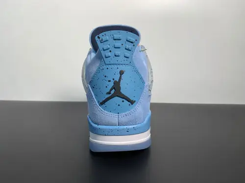 Air Jordan 4 Retro “UNC” PE Tar Heels 