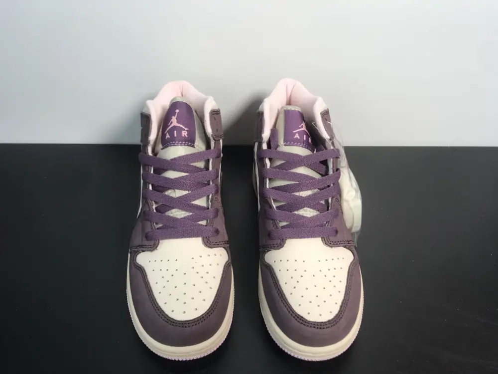 Air Jordan 1 Retro Mid 'Pro Purple' 