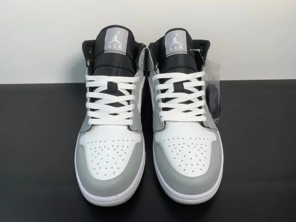 Air Jordan 1 Retro Mid ”Light Smoke Grey” 554724-078 