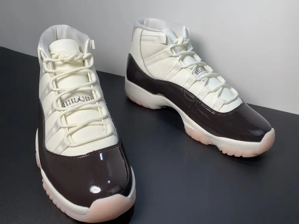 Air Jordan 11 “Neapolita AR0715-101 