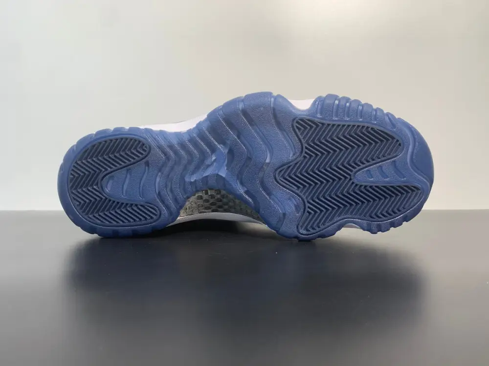 Air Jordan 11 Velvet Midnight Navy AR0715-441 
