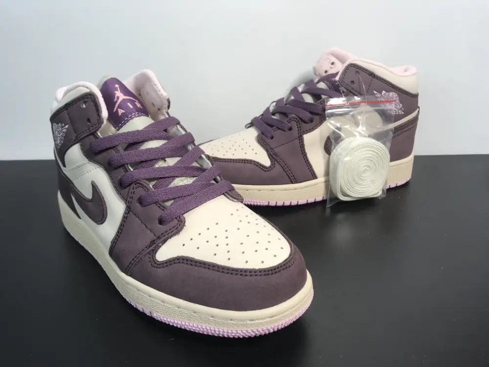 Air Jordan 1 Retro Mid 'Pro Purple' 