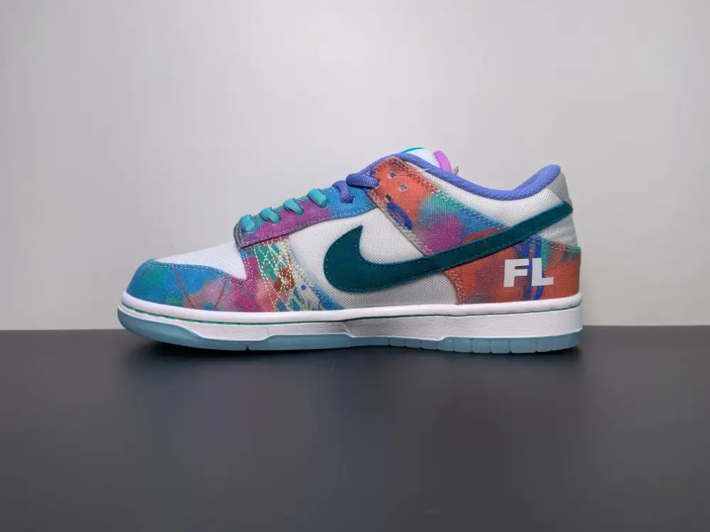 Nike x Futura Laboratories SB Dunk Low ‘Bleached Aqua’ 