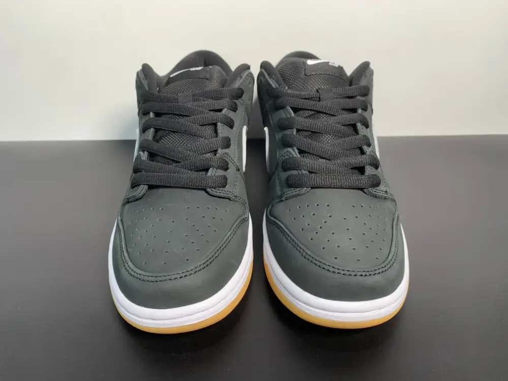 Nike Dunk Low SB 'Black Gum'‘ CD2563-101 