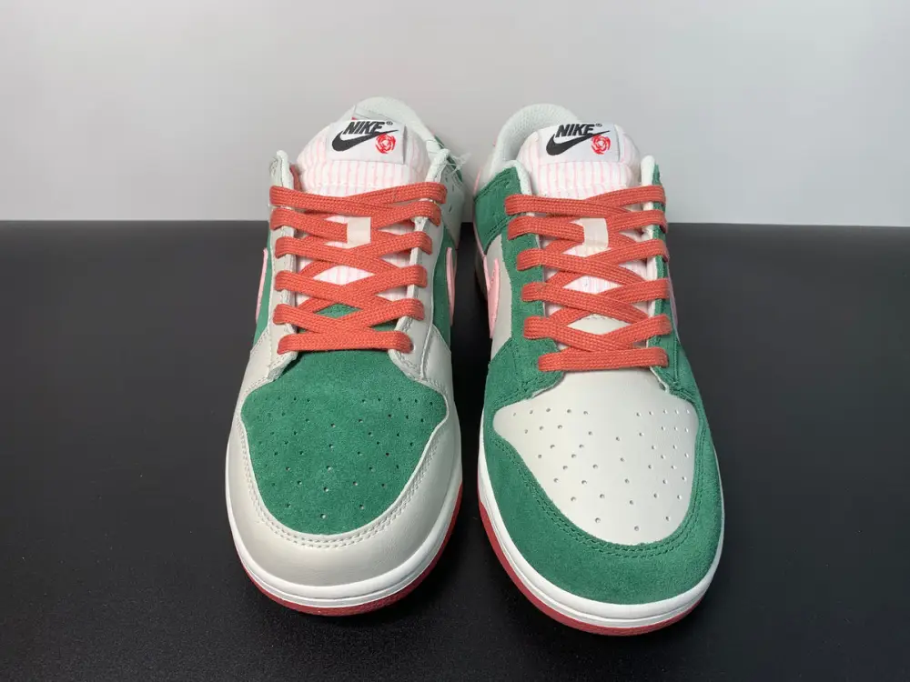KICKS LOUNGE Nike Dunk Low All Petals United FN8923-061 