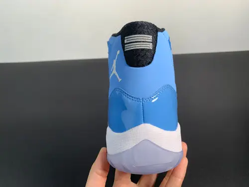Air Jordan 11 Pantone 717602-900 