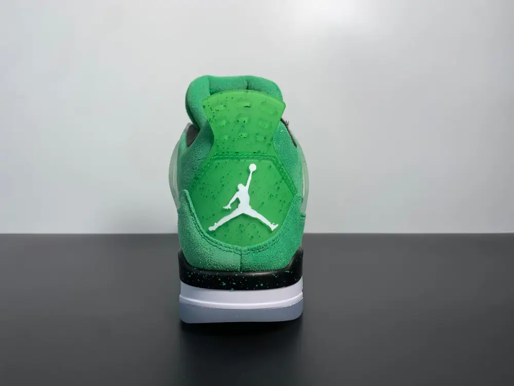 Air Jordan 4 Wahlburger 