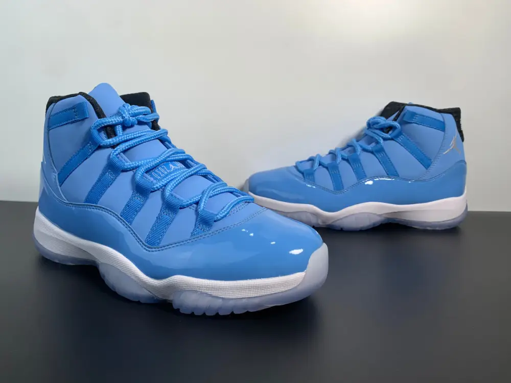 Air Jordan 11 Pantone 717602-900 