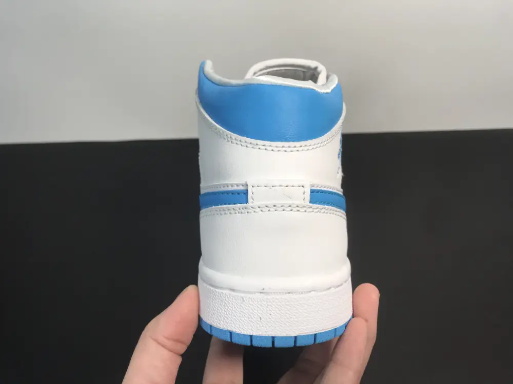Air Jordan 1 Mid UNC 