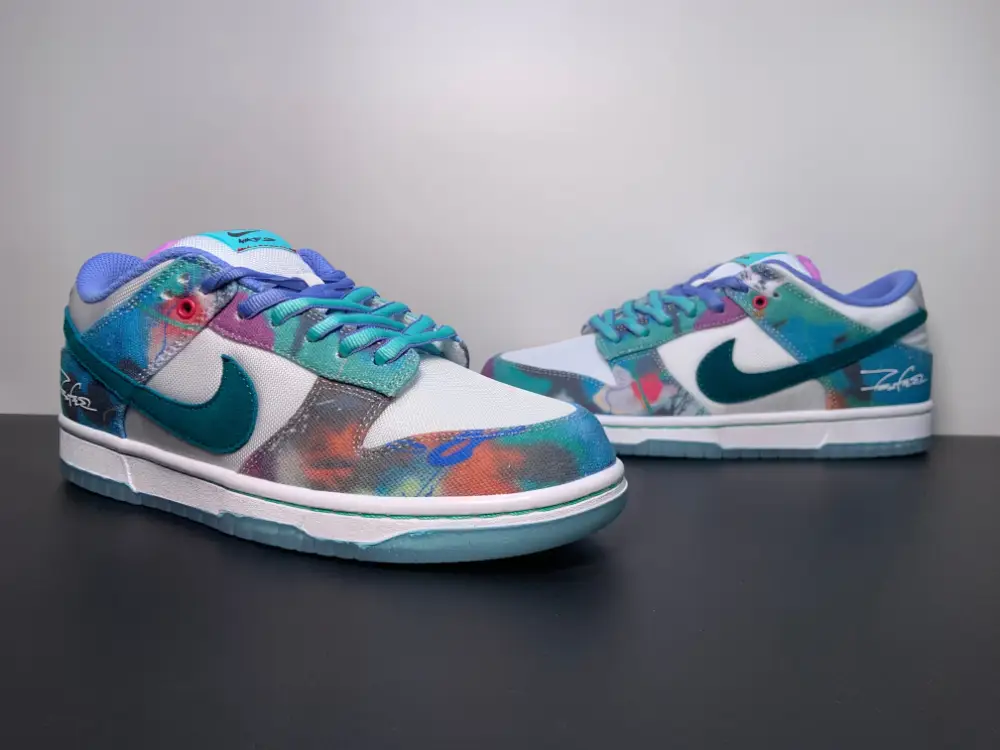 Nike x Futura Laboratories SB Dunk Low ‘Bleached Aqua’ 
