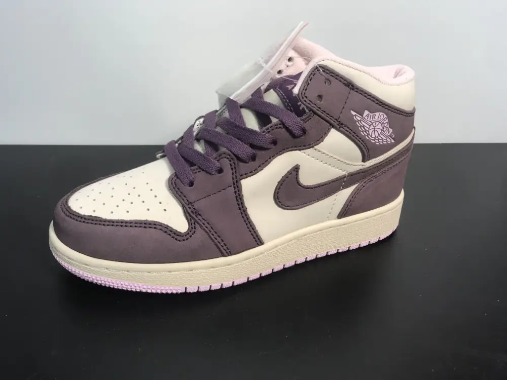 Air Jordan 1 Retro Mid 'Pro Purple' 
