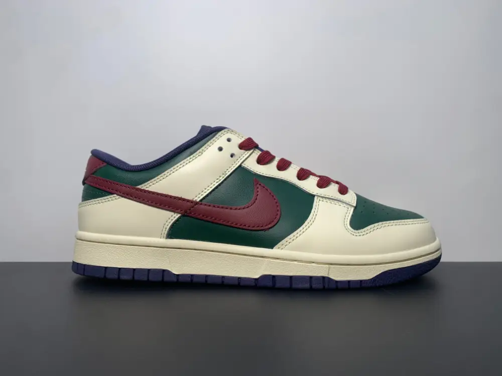 Nike Dunk Low Retro “From Nike To You” Oregon 304292-383 2E2728