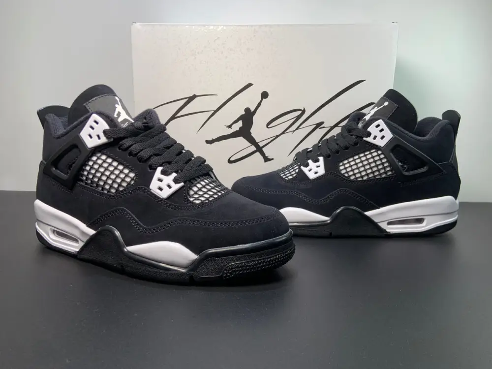 Air Jordan 4 “White Thunder” FQ8138-001 