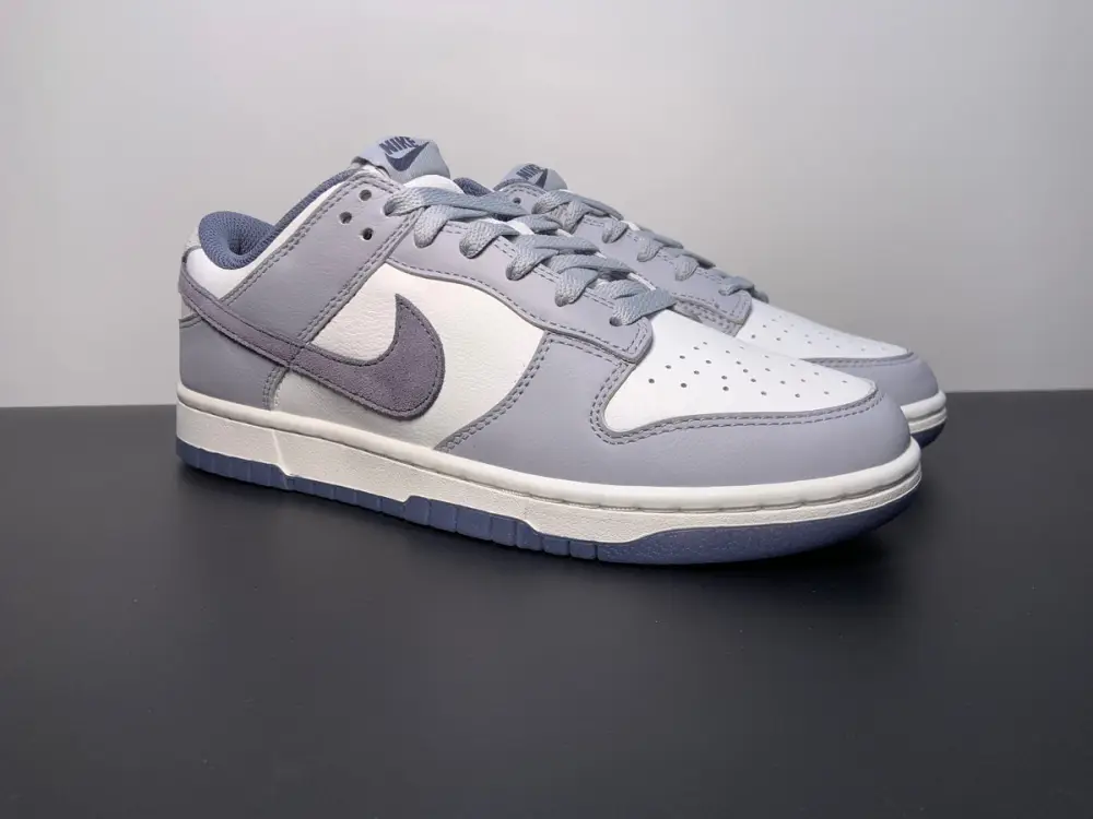 Nike Dunk Low Light Carbon 