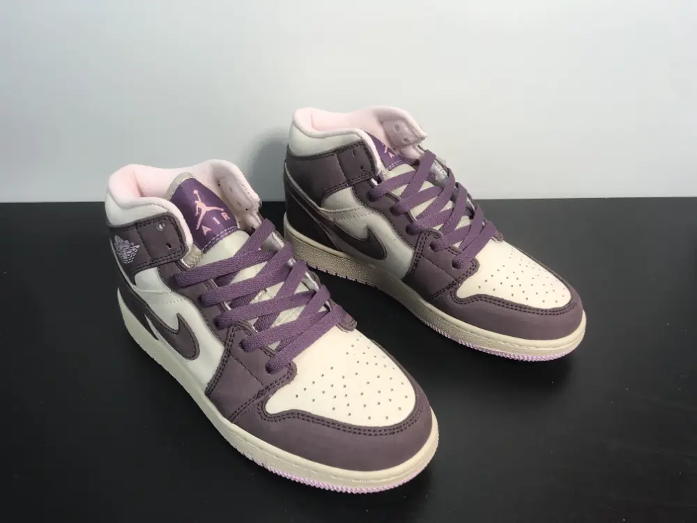 Air Jordan 1 Retro Mid 'Pro Purple' 