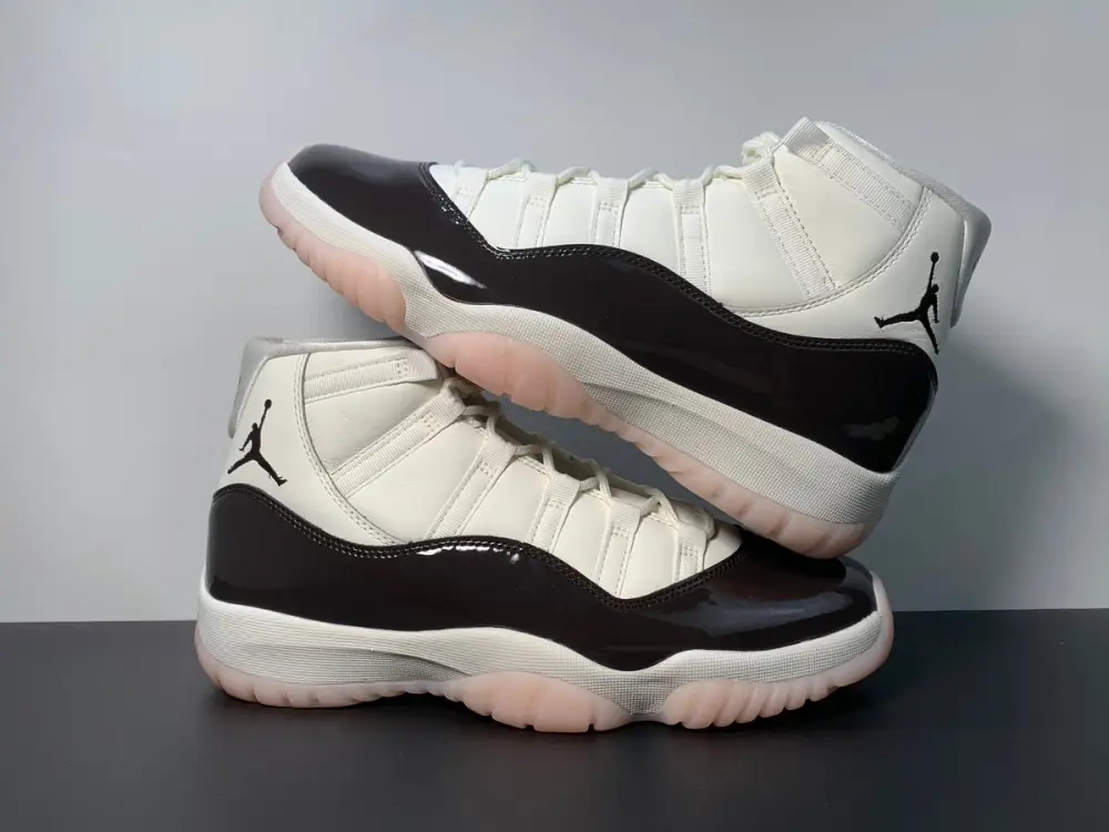 Air Jordan 11 “Neapolita AR0715-101 
