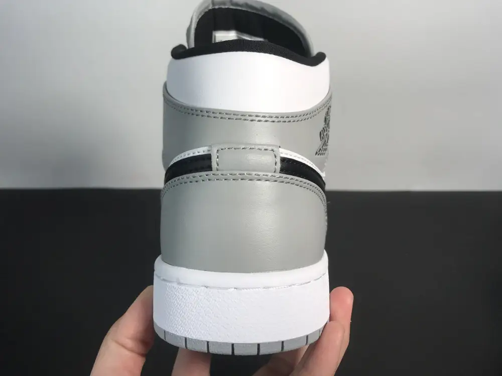 Air Jordan 1 Retro Mid ”Light Smoke Grey” 554724-092 