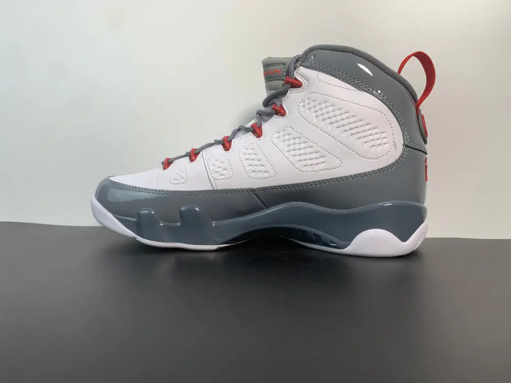Air Jordan 9“Fire Red” 