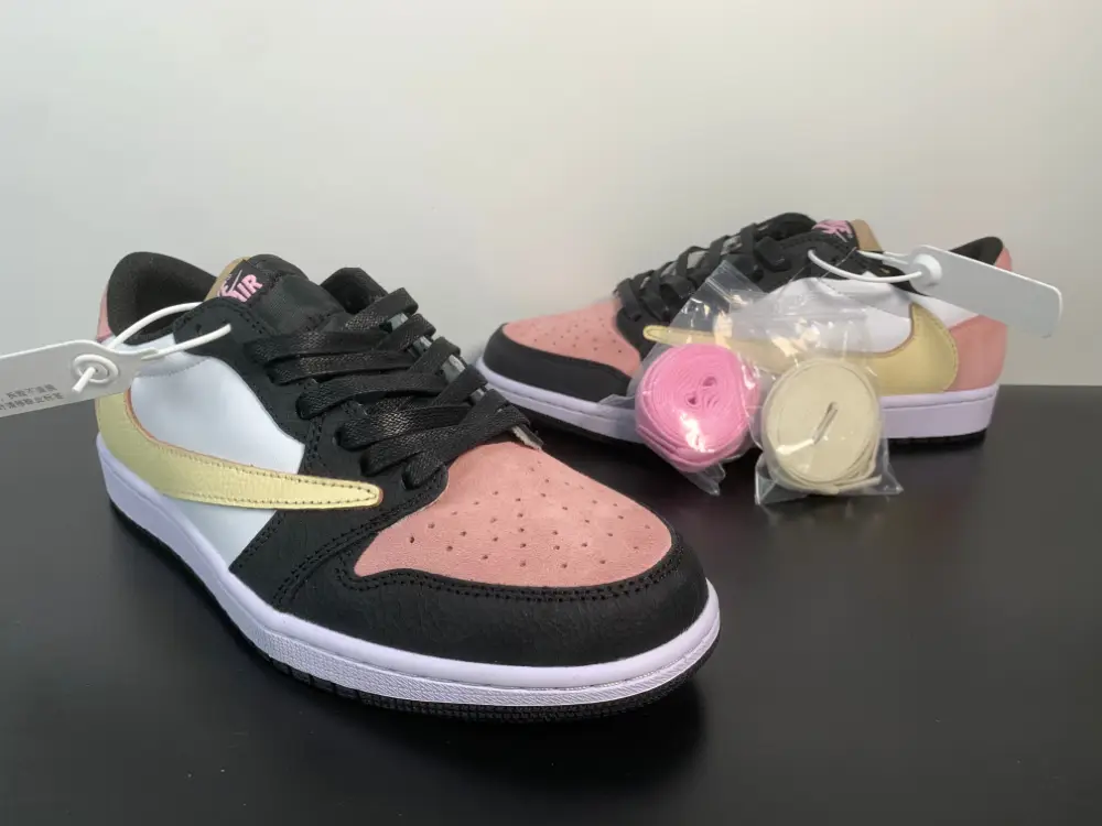 Travis Scott x Air Jordan 1 Low 