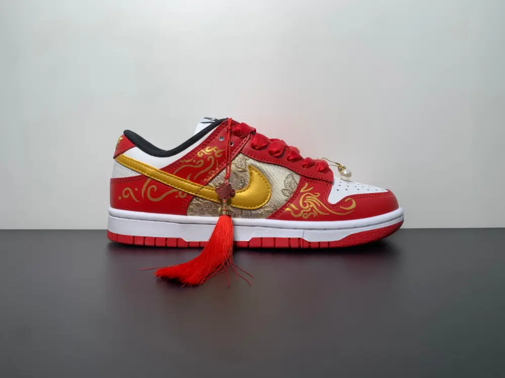 Nike SB Dunk Low Happy New Year FD9762-061 