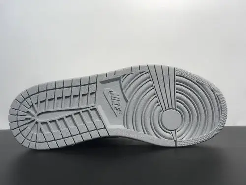 Air Jordan 1 Retro Mid ”Light Smoke Grey” 554724-092 