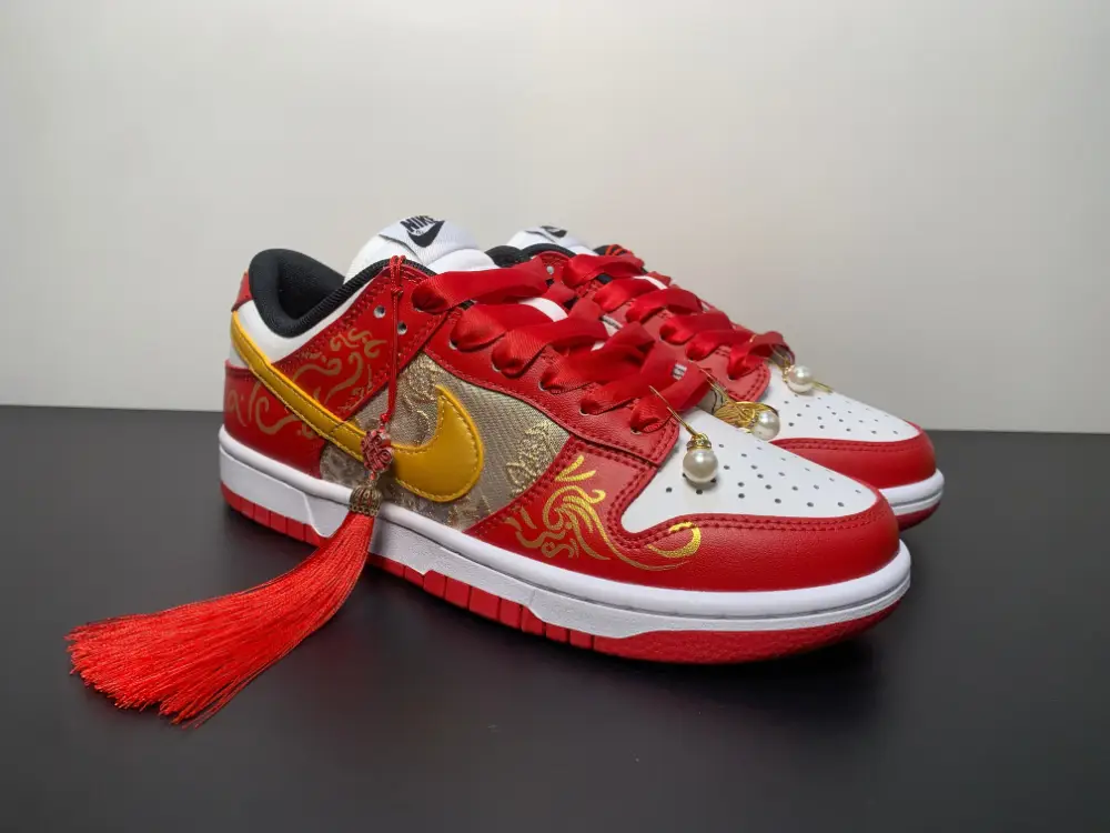 Nike SB Dunk Low Happy New Year FD9762-061 