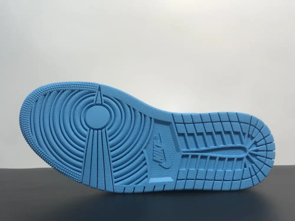 Air Jordan 1 Mid UNC 