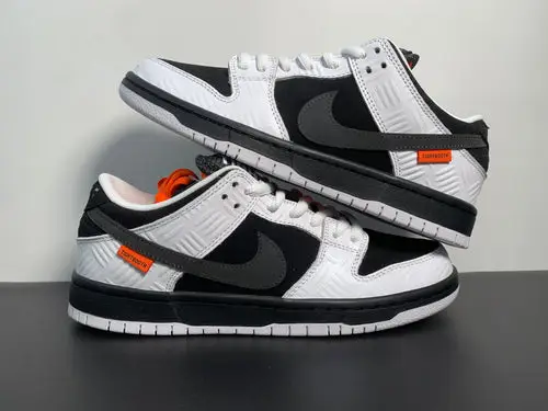 TIGHTBOOTH x Dunk Low SB FD2629-100 